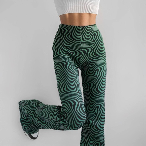 NWT Urban Outfitters Bryn Pull On Flare Pant - Picture 6 of 14